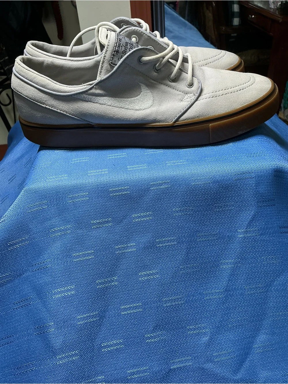 Nike Men’s White Canvas Loafers with Gum Sole made in 2013